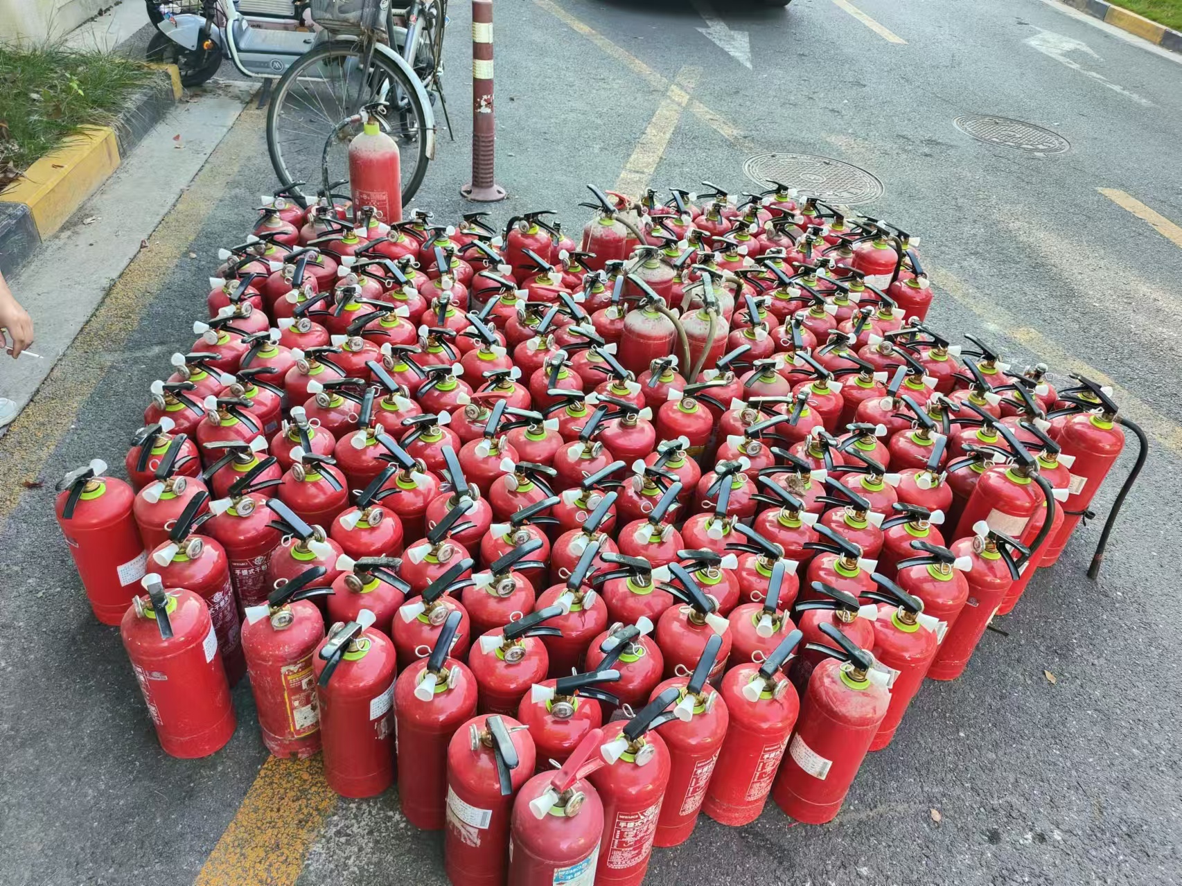 上海地区大量回收过期灭火器